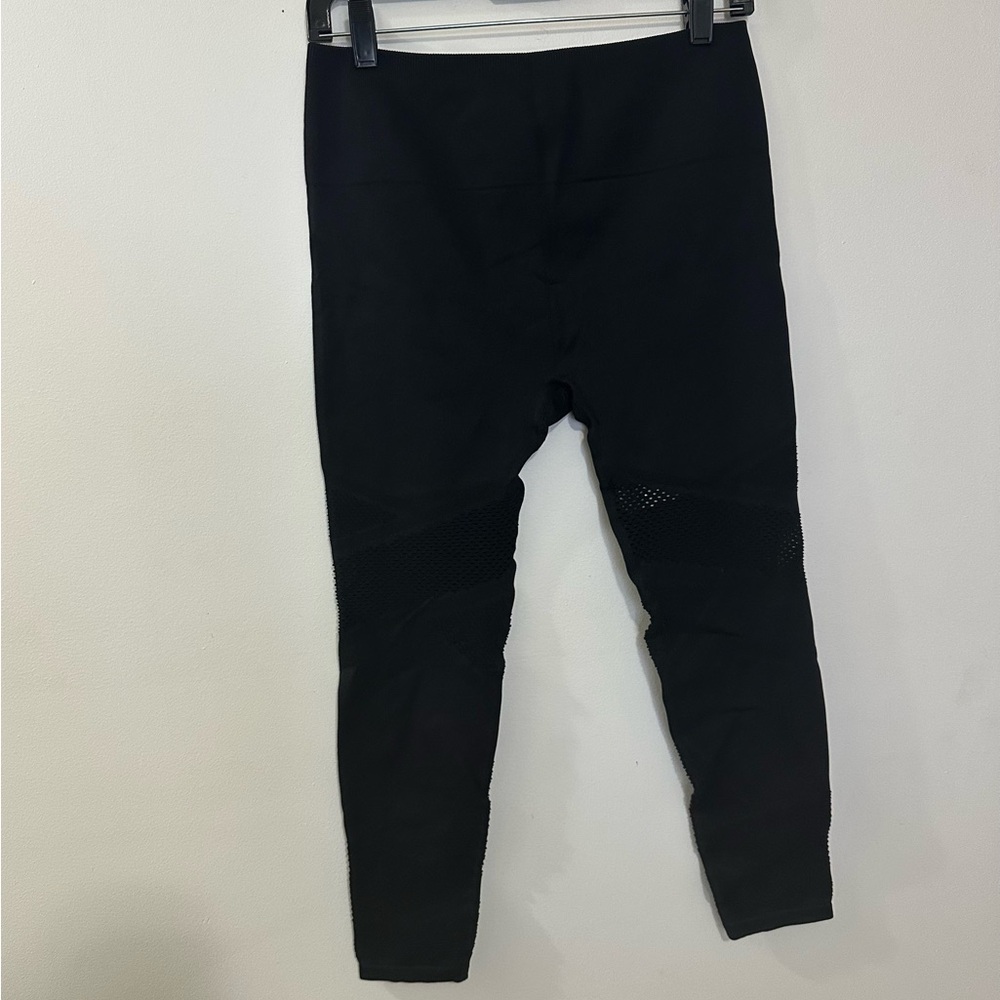 Fabletics Seamless High Waisted Mesh 7/8 Leggings Black Size‎ Large NWT